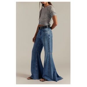 Free People We The Free Blue Live Wire Flare Jeans Size 27S NWT